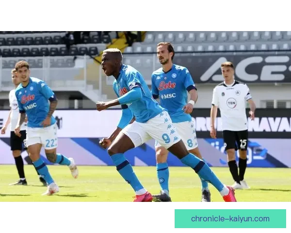 奥斯梅恩在意甲防守中的表现稳健，逐渐适应联赛节奏与对抗强度。